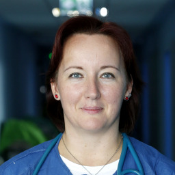 dr. Józsa-Holló Krisztina portré
