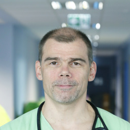 dr. Piróth Zsolt portré