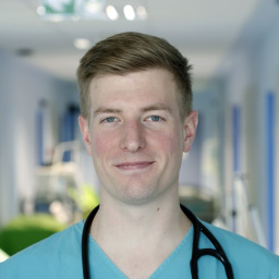 dr. Késői Bence portré
