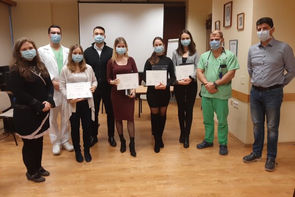 TDK halagtói csoportkép oklevéllel