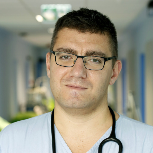 dr. Sári Csaba portré